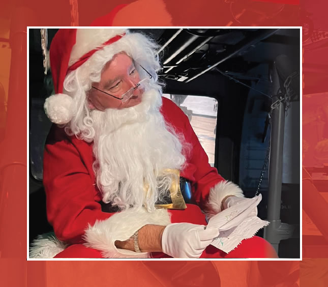 Photos With Santa at the Navy SEAL Museum